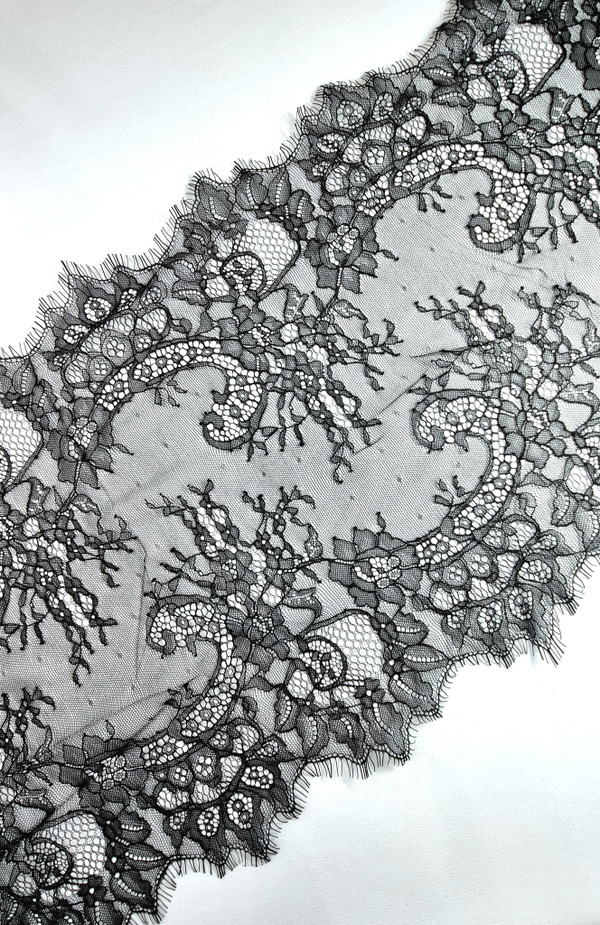 Кружево шантильи чёрное К552