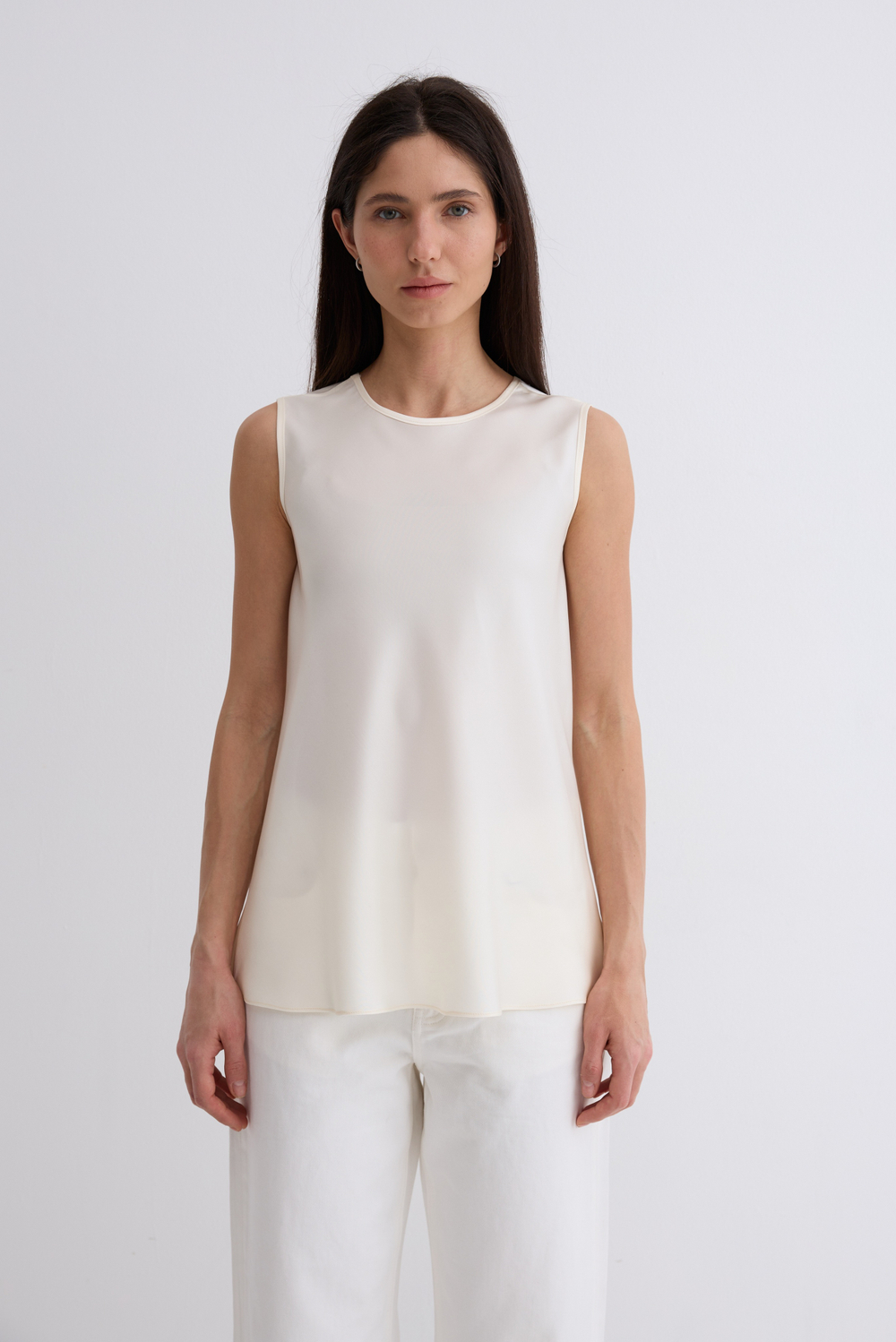 Топ Силуэтный из вискозы и ацетата. Цвет кремовый. Размер 46. Дефект ткани спереди. №62