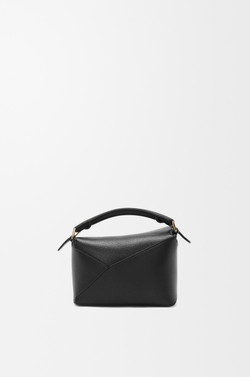 Loewe Мини-сумка Puzzle Edge из мягкой зернистой телячьей кожи, черный