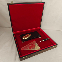 Подарок строителю "Мастерок" на долерите с фианитами