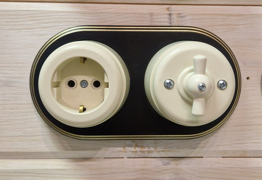 Ретро розетка пластиковая, слоновая кость, Вектор, Interior Electric SCIE/W-02-пл