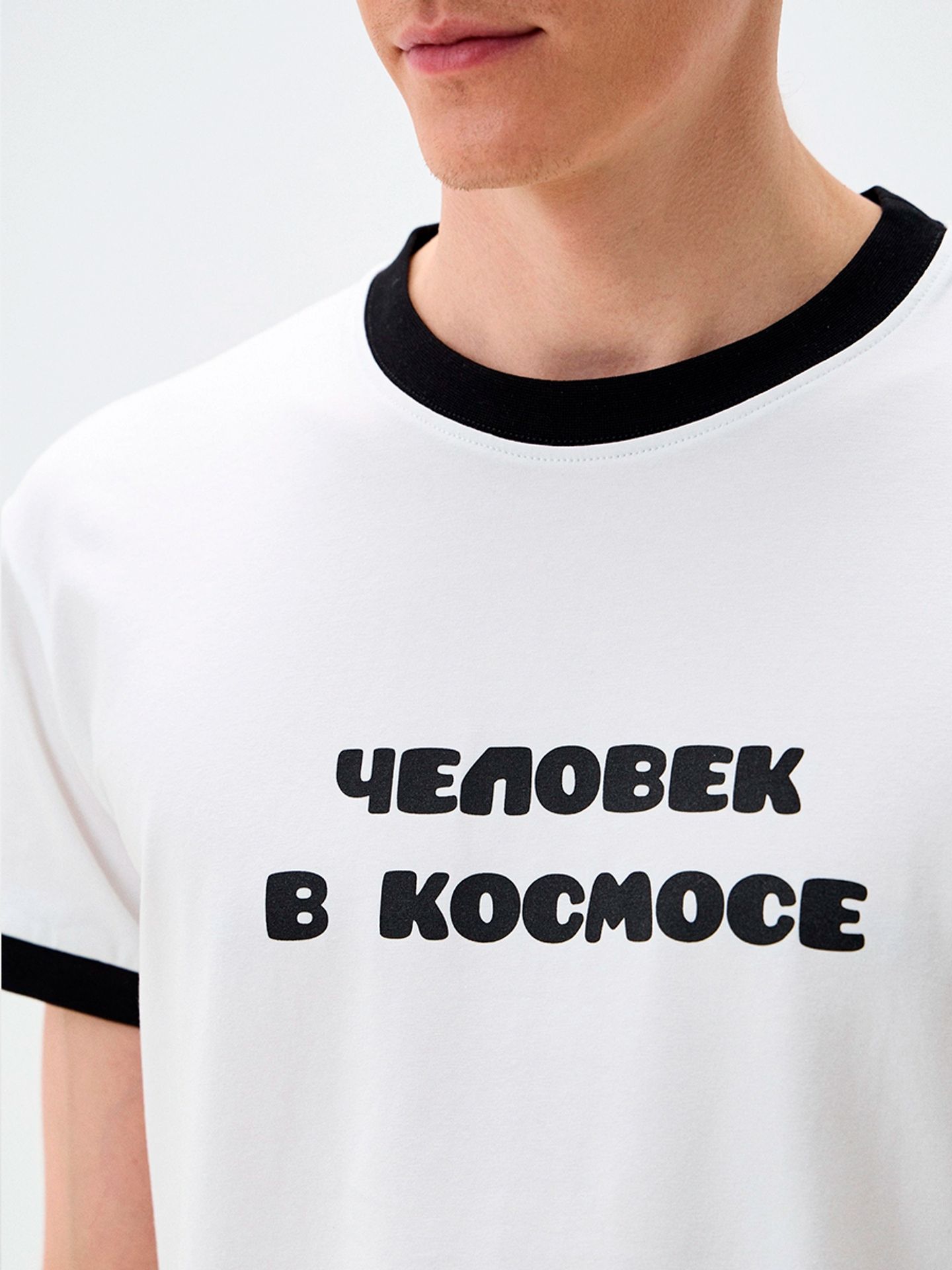 Футболка мужская "Человек в космосе"