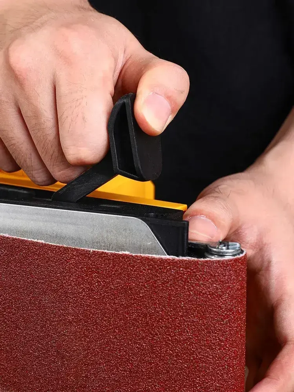 Шлифмашина ленточная DEKO DKBS1300, 1300 Вт, с регулировкой оборотов