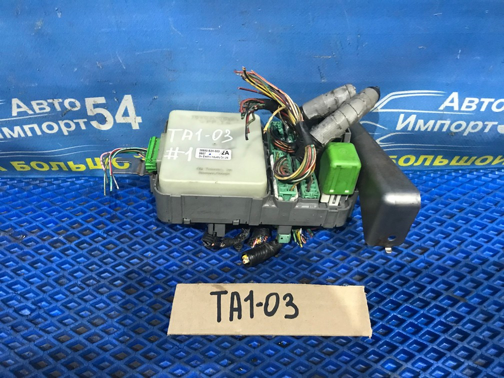 Блок предохранителей салонный Honda AVANCIER 1999