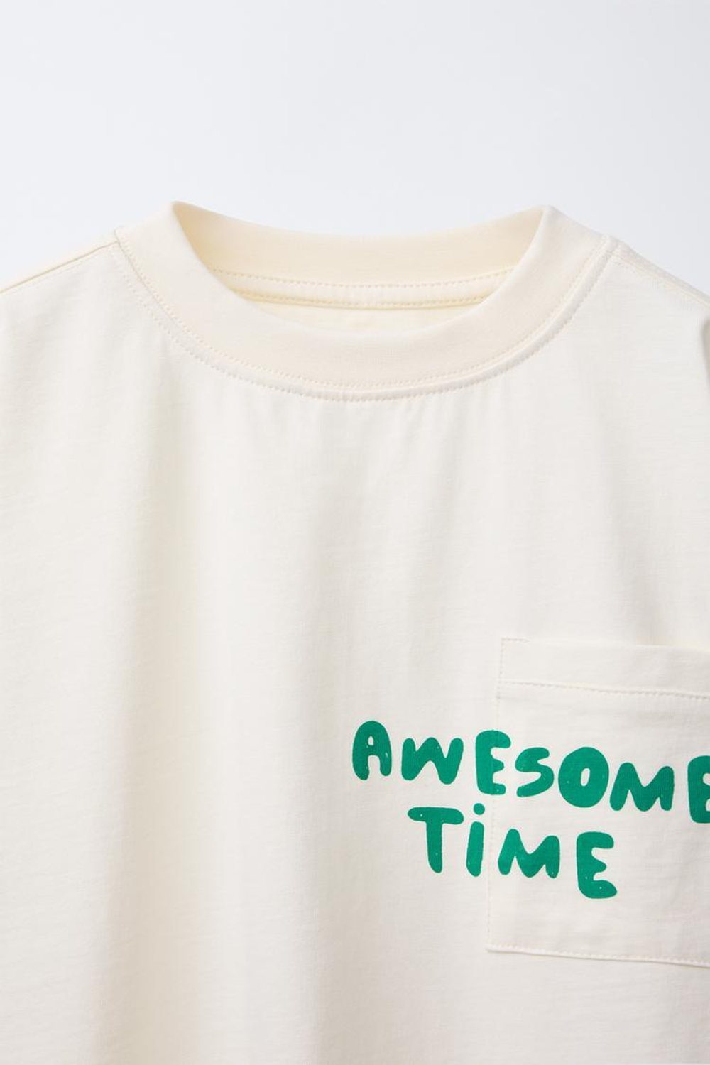 ZARA ФУТБОЛКА С КАРМАНОМ С НАДПИСЬЮ, ЭКРЮ