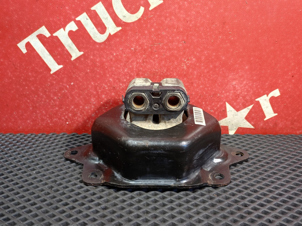 Подушка двигателя задняя