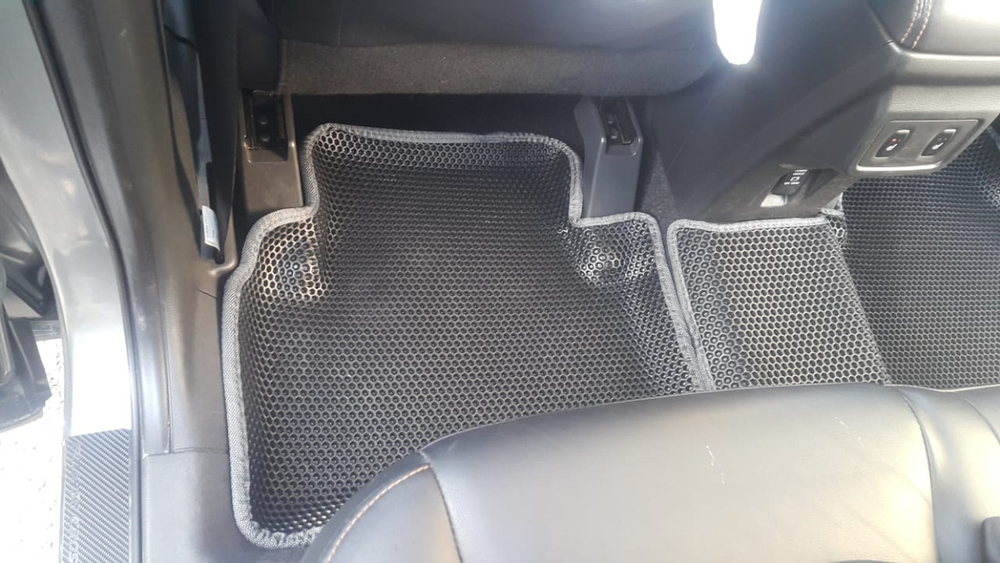 Автоковрики для Mitsubishi Eclipse Cross
