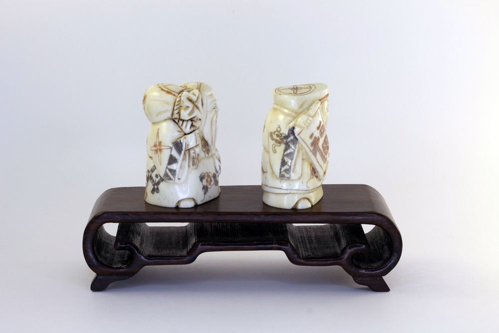 Сет нэцкэ Дзюродзин и Фукурокудзю на подставке