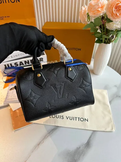 Сумка Louis Vuitton Speedy 20 с плечевым ремнем черный