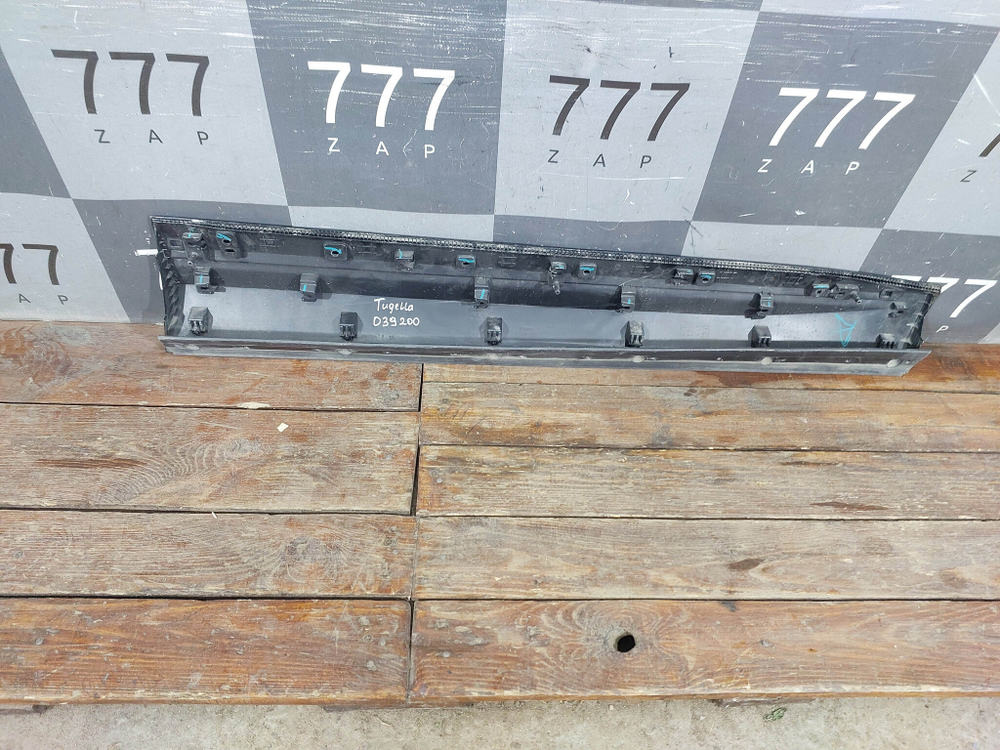 Накладка двери передней левой Geely Tugella 19-нв Б/У Оригинал 6600213589