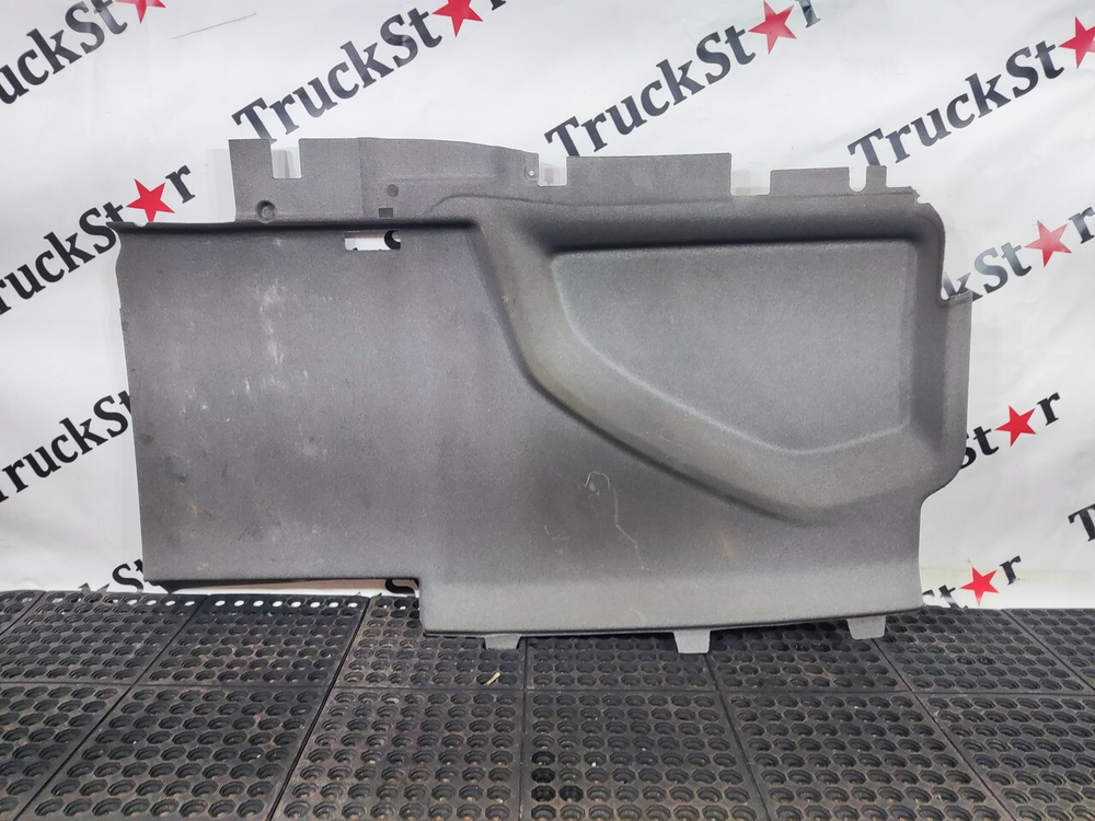 Обшивка салона правая 2020г.