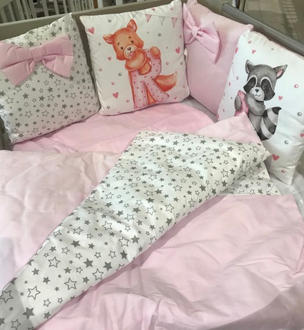 Комплект в кроватку 17 предметов "Енот-буквы" розовый, сатин
