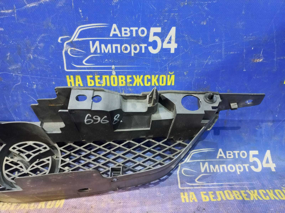 Решетка радиатора MAZDA FAMILIA 2000-2004