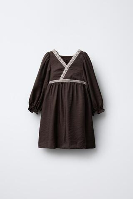ZARA АТЛАСНОЕ ПЛАТЬЕ С КОНТРАСТНЫМ КРУЖЕВОМ, ШОКОЛАДНЫЙ
