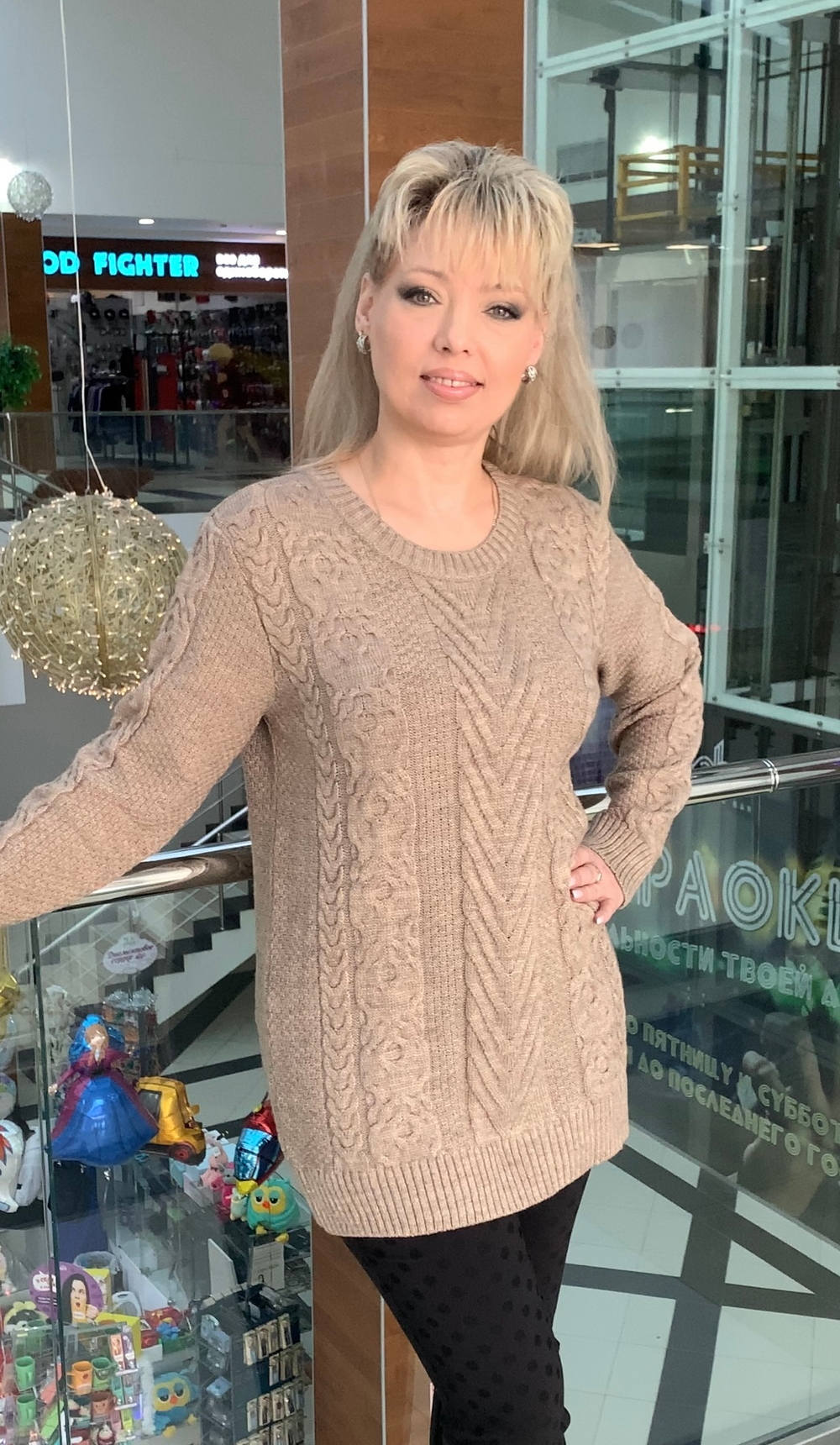 Удлиненный красивый джемпер в "косах"