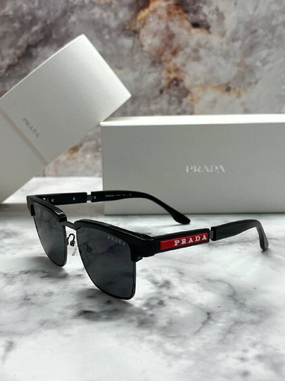 Очки Prada