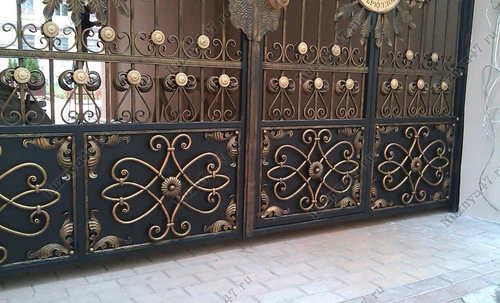 Распашные кованые ворота 13