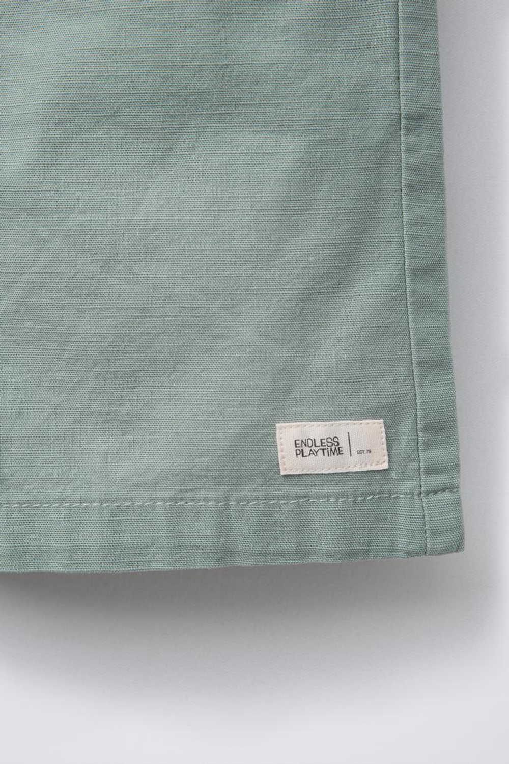 ZARA ЭЛАСТИЧНЫЕ ШОРТЫ С НАШИВКОЙ, БИРЮЗОВЫЙ