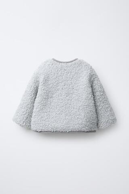 ZARA КУРТКА ИЗ ИСКУССТВЕННОЙ ОВЧИНЫ С ФЛИСОВОЙ ПОДКЛАДКОЙ, ЦВЕТ ЛЬДА