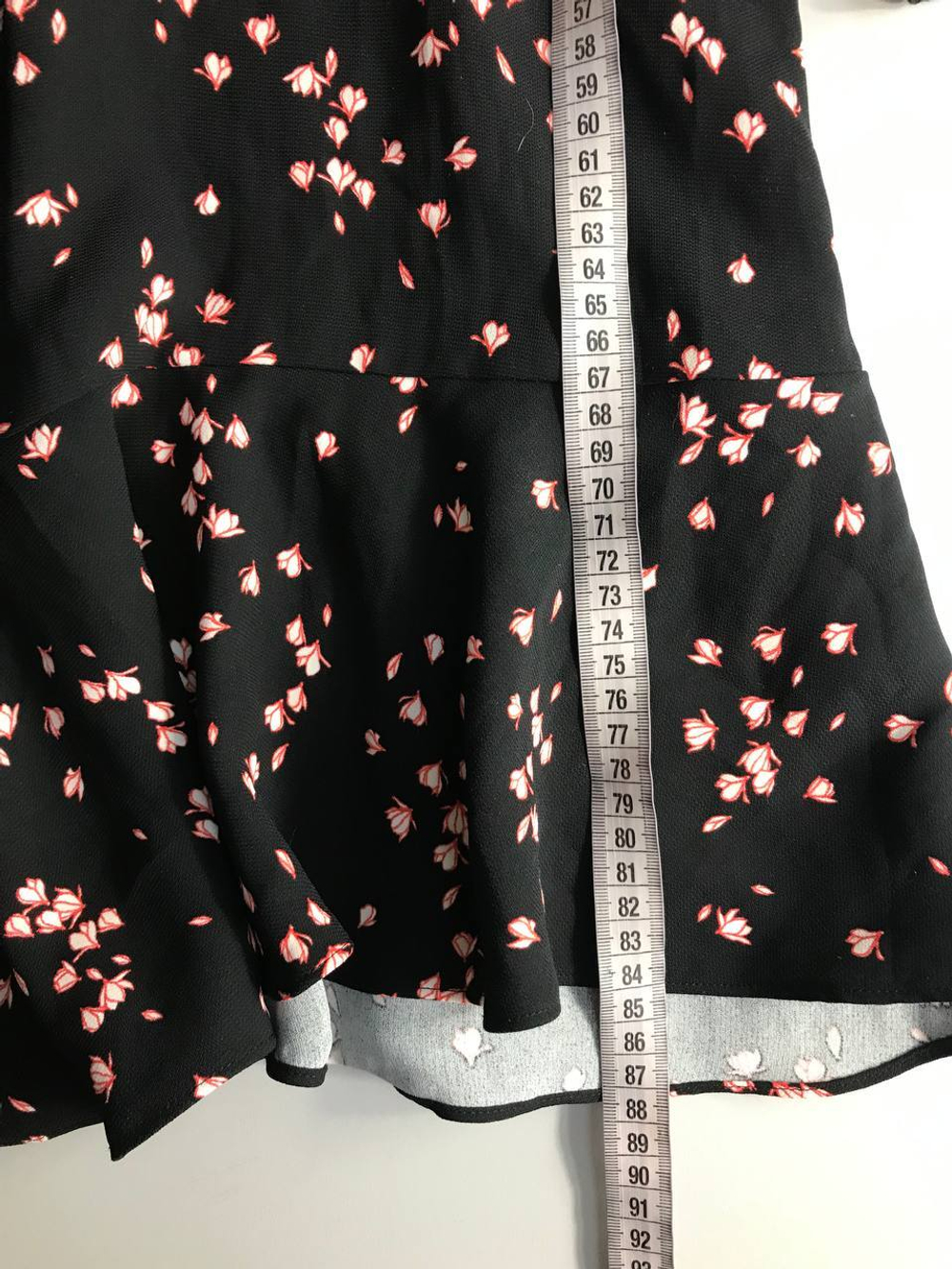 Платье H&M с красивой спиной, маркировка 32, визуально на 38 размер