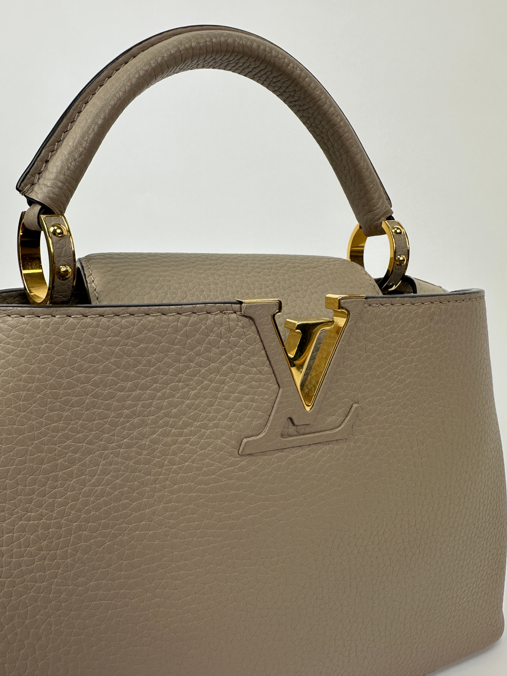 Сумка Louis Vuitton Capucines BB