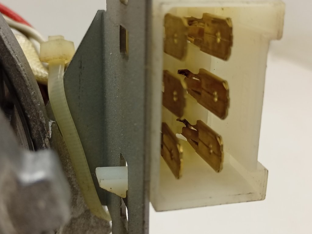 WMV1600BY/01 кт39 Двигатель для стиральной машины Bosch 141642 б/у