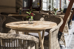 "Равенна" плетеное кресло из искусственного ротанга, цвет соломенный с серой подушкой