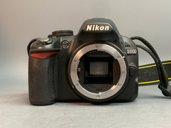 Nikon D3100 kit 18-55mm 150 кадров