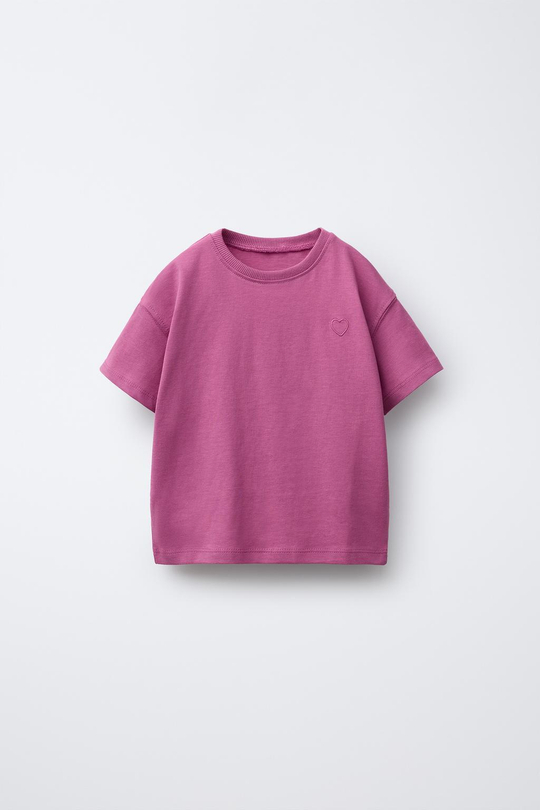 ZARA БАЗОВАЯ ФУТБОЛКА С ВЫШИТЫМ СЕРДЦЕМ, РОЗОВЫЙ