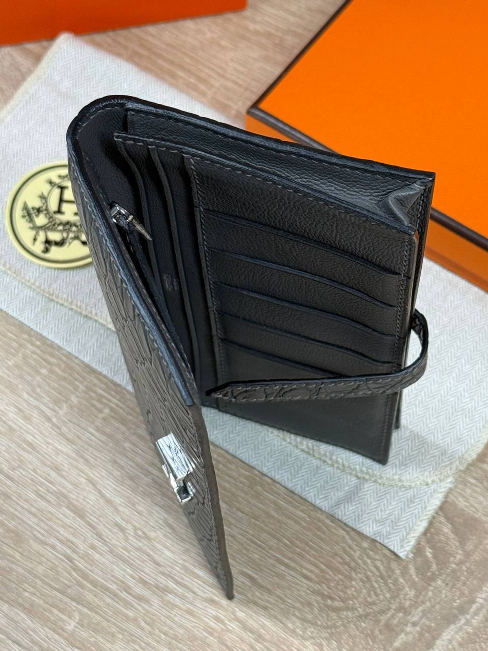 Кошелек Hermes из кожи крокодила