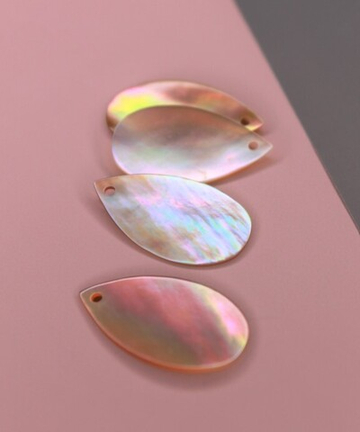 Подвеска капля перламутр бежевая 25х15 мм