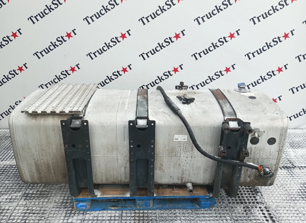 Бак топливный 760L+100L AdBlue