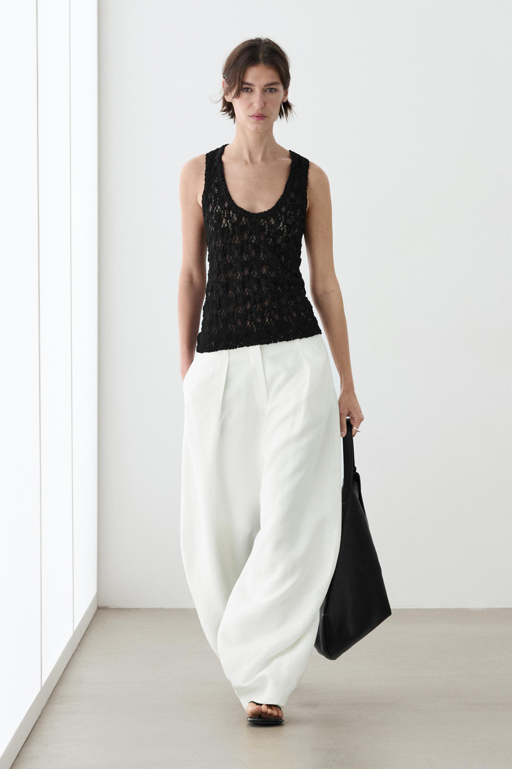 Massimo Dutti Кружевной топ с круглым вырезом, черный