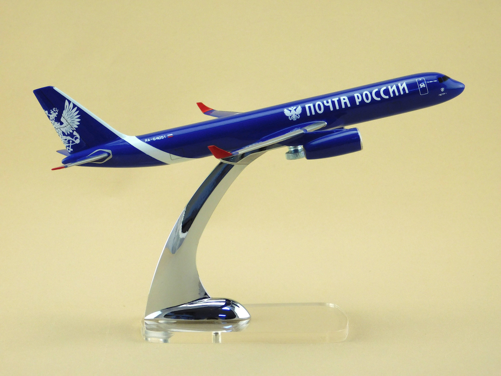 Модель самолета Ту-204-100С (М1:200, Петр I)