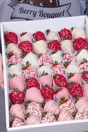 Клубника в  шоколаде. Набор Клубника в розовом шоколаде 48 шт