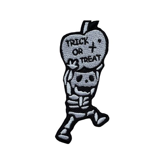 Нашивка термоаппликация на одежду и  на рюкзак. Конфеты или жизнь. Хэллоуин