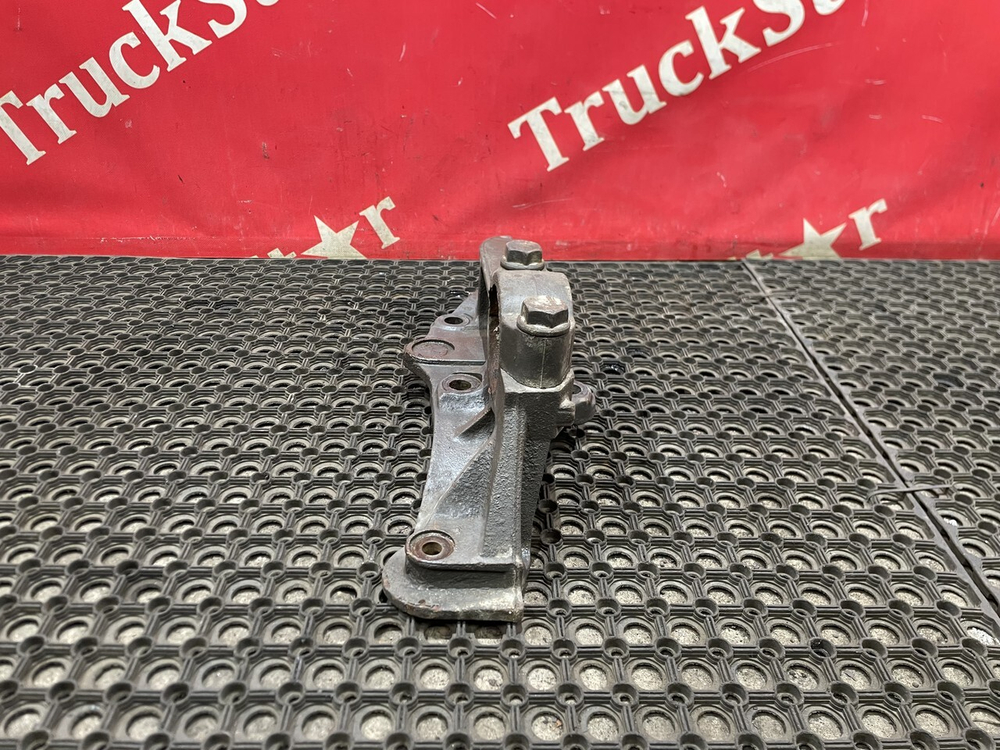 Кронштейн пневморессоры правый