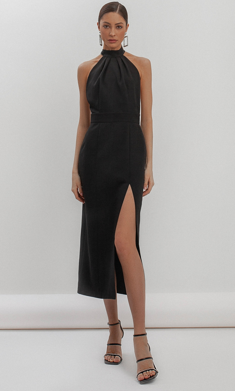 Платье с открытой спинкой