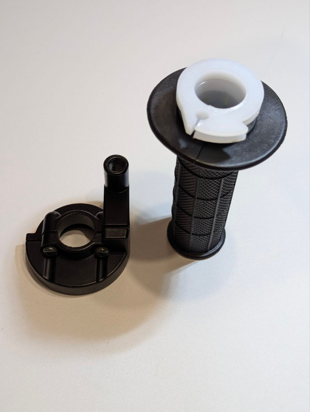 - Ручка газа универсальная для мотоцикла, питбайка, эндуро, мопеда, скутера диаметр 22 мм, с грипсой