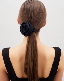 Резинка-роза черная с декором в тон