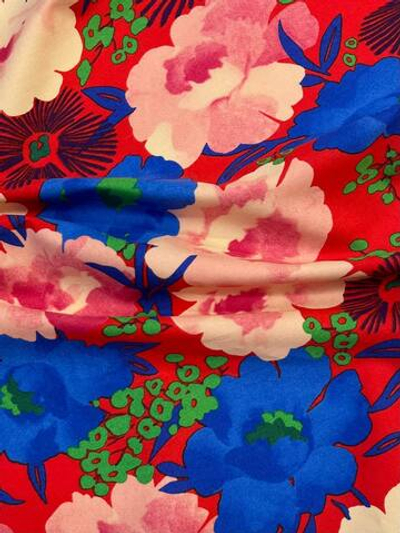 Хлопок Moschino красный с разноцветными цветами