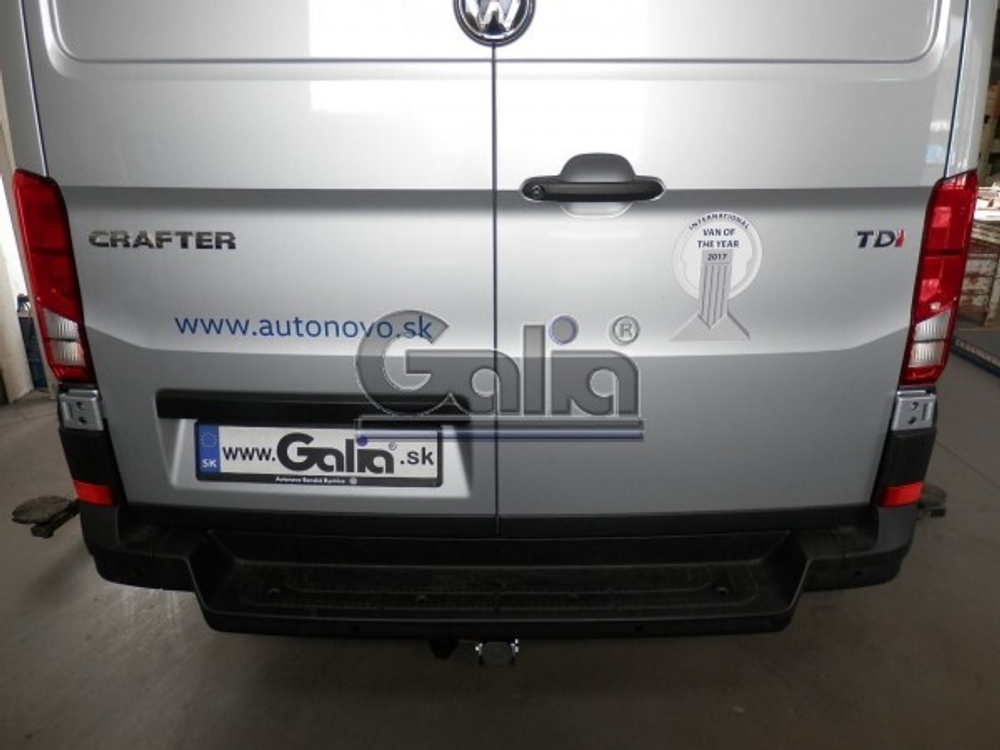 Фаркоп оцинкованный Galia V085A для Volkswagen Crafter фургон со ступенькой, одинарные колеса сзади 2017-(паспорт и сертификат в комплекте)(без электрики)