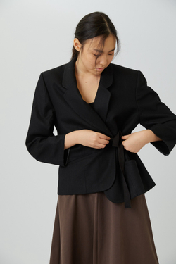 Винтажный жакет из чёрной шерсти 