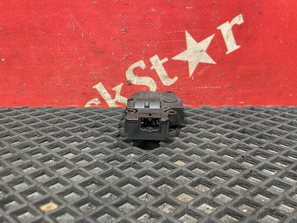 Моторчик заслонки отопителя 2018г