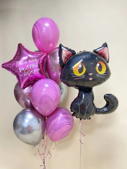 Котенок и малиновые шары
