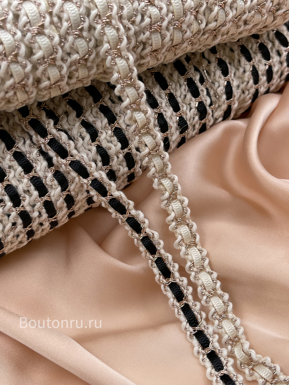 Тесьма плетеная с золотой нитью люрекс и черной репсовой лентой