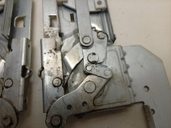 LFTA+5H1741 ктп11 Комплект петель двери для посудомоечной машины Ariston C00256541 б/у