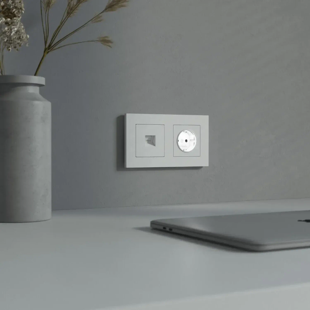 Розетка с подсветкой W (белый матовый) W1171461