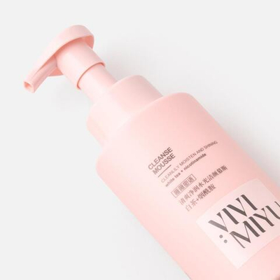 Пенка-мусс для умывания Cleance Mousse Cleanlily Moisten And Shining, 300 мл