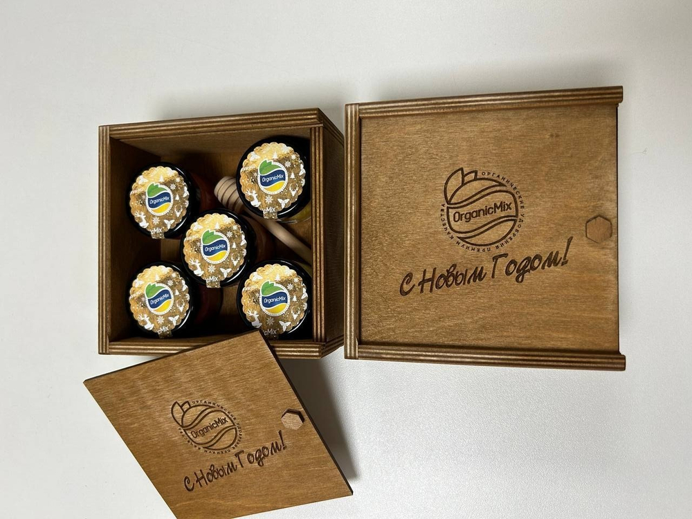 Подарочный корпоративный набор с крем-медом в деревянной шкатулке